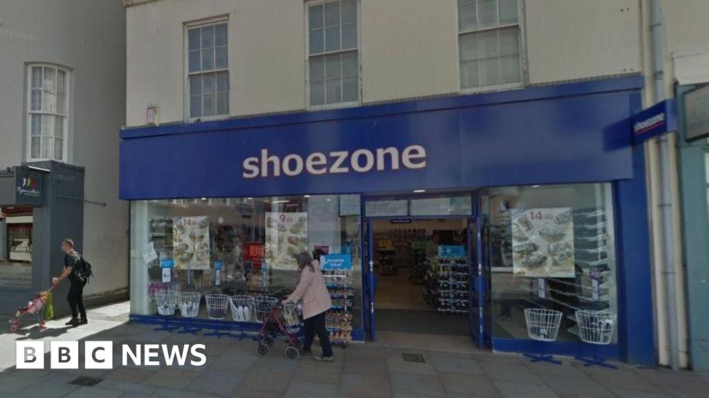 Cheltenham shoe shop to become adult gambling centre – BBC News