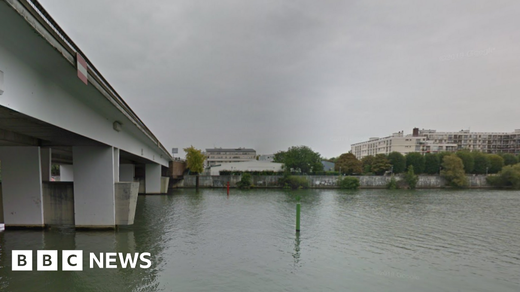Man held after four bodies found in River Seine