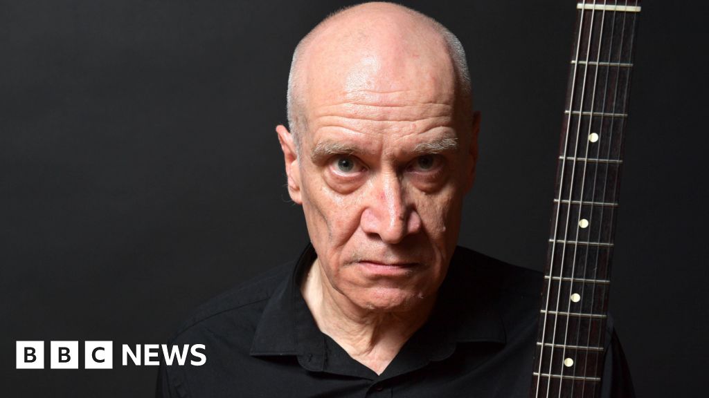 フィールグッドギタリストのウィルコ・ジョンソン博士は、列車の賛辞を称えました