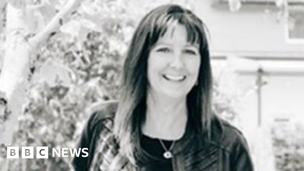 bbc.co.uk - Vanessa Pearce - Tributes paid to 'beautiful wife' after Little Aston golf club crash - BBC News
