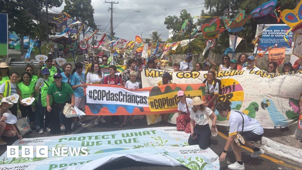 Crowds march on doorstep of COP30 climate summit
