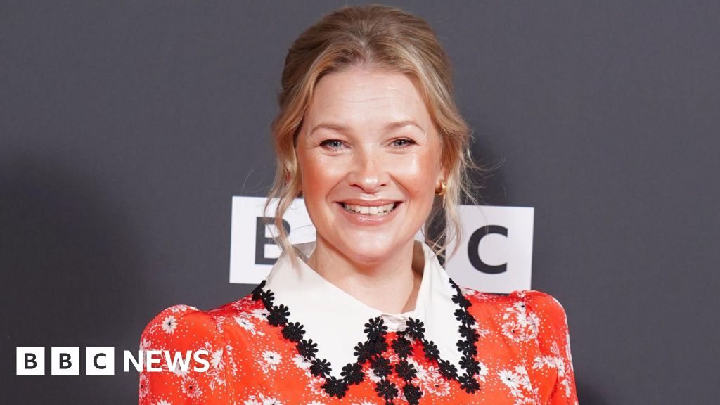 I wrote autobiography in pub car park - Joanna Page
