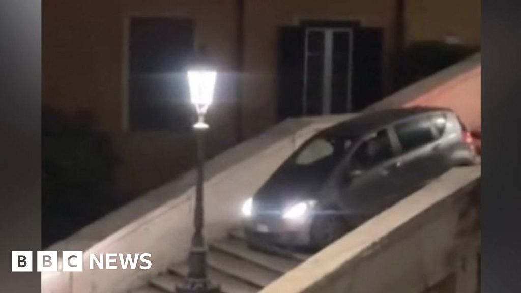 Italy: Man gets stuck driving car down Rome’s Spanish Steps