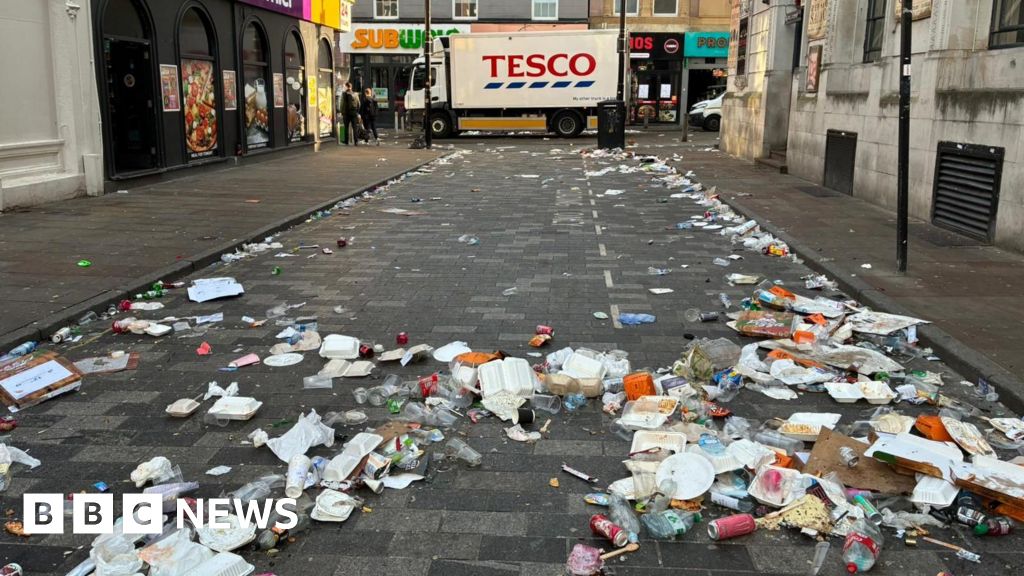 Litter clean-up in Liverpool after St Patrick’s Day celebrations