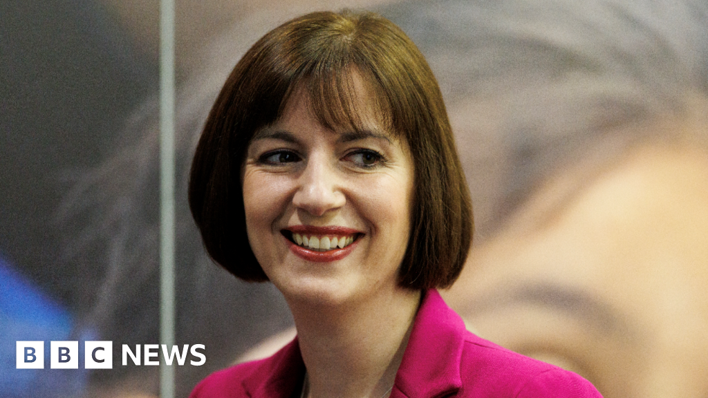 Watchdog urges Phillipson to speed up trans guidance