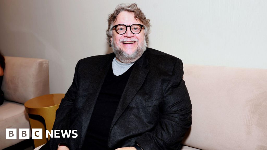 Hollywood director Guillermo del Toro disturbed by 'haunted' Aberdeen hotel.