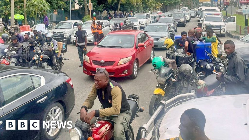 Gridlock in Nigeria amid fuel shortages and price hikes