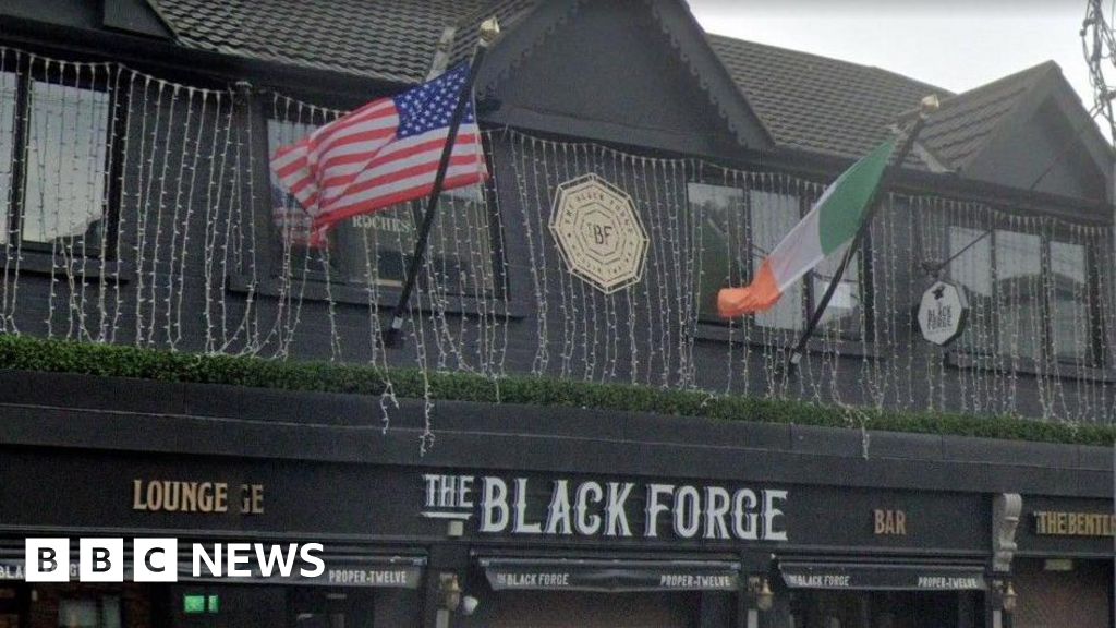 Conor McGregor's pub set on fire in Dublin - BBC