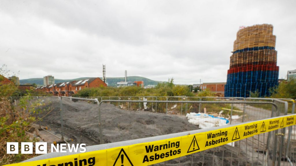 Bonfire response politically weak says SDLP leader