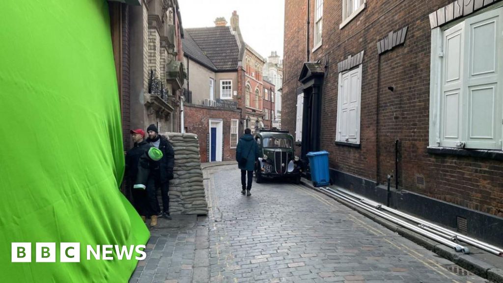 bbc.co.uk - Shirley Henry - Hull chosen as location for Bollywood film Dastaar - BBC News