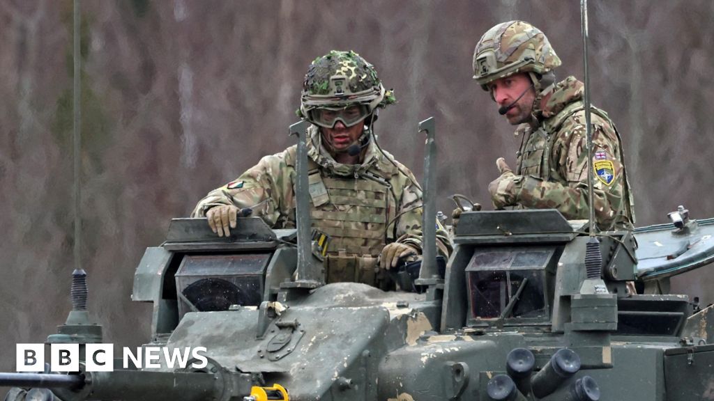 Pangeran William mengendarai tank selama kunjungan Estonia