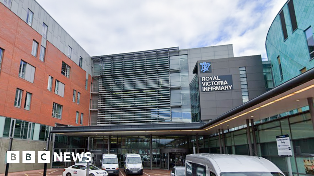 bbc.co.uk - Man airlifted to hospital after Hawick building roof fall