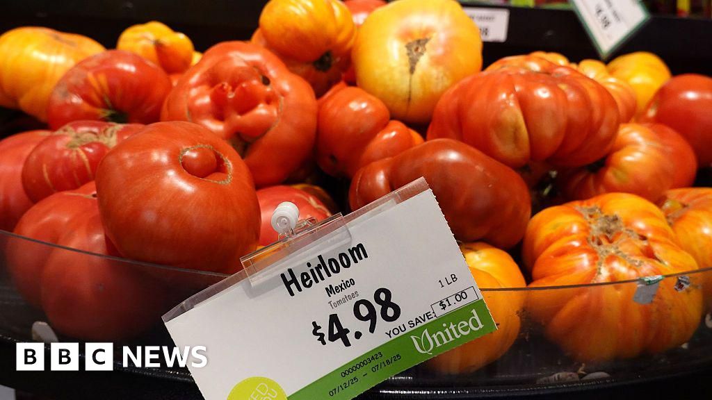 Trump imposes 17% tariff on Mexican tomatoes thumbnail