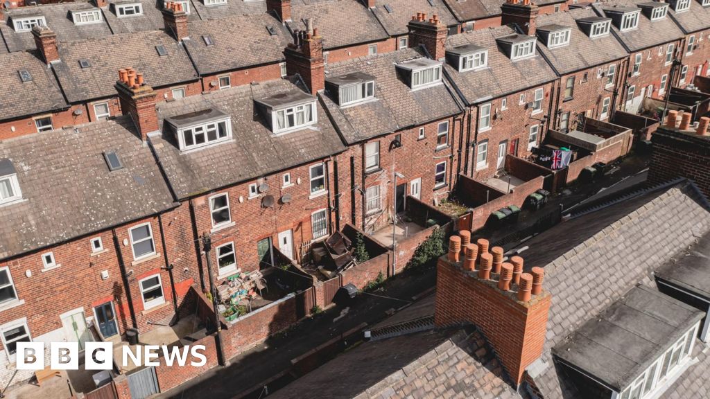 Leeds: £13m plan to make back-to-back homes more energy efficient - BBC ...