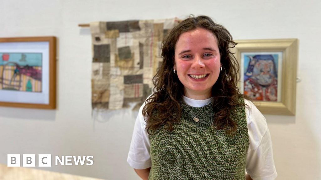Artist who is excited to participate in the exhibition Artist who is excited to participate in the exhibition