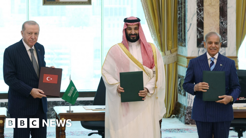 Saudi Arabia, Turkey and Pakistan sign defence agreement – BBC www.bbc.com Saudi Arabia, Turkey and Pakistan sign defence agreement – BBC www.bbc.com