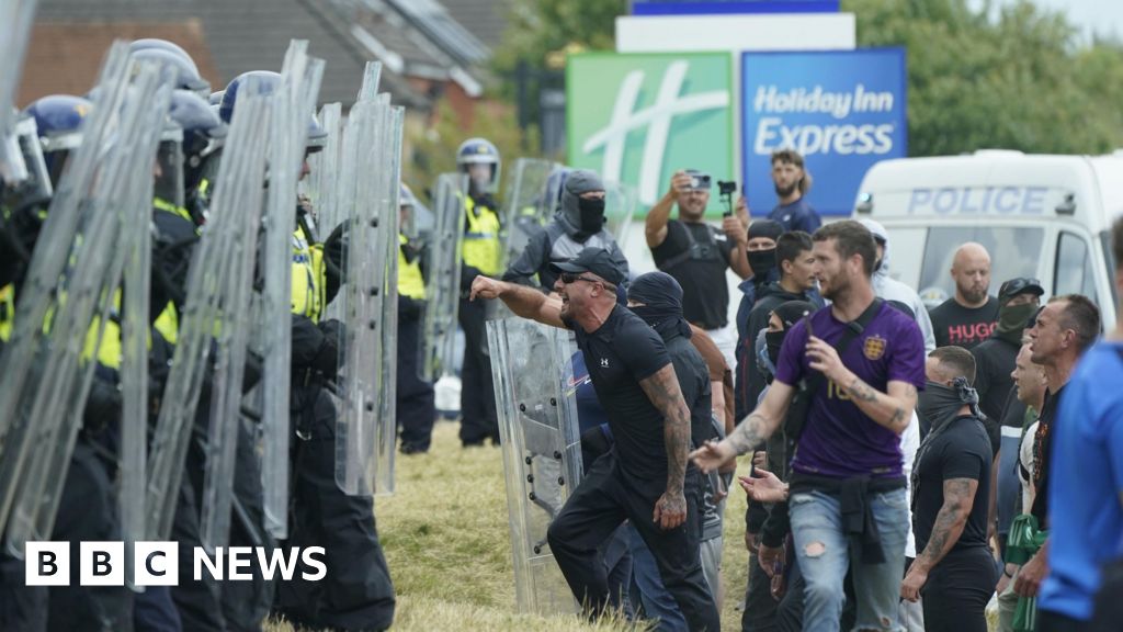 Nearly 400 Arrested in UK Riots