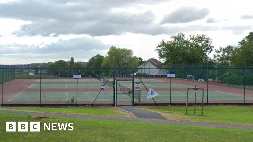 Leeds tennis courts to get £650k upgrade – BBC News