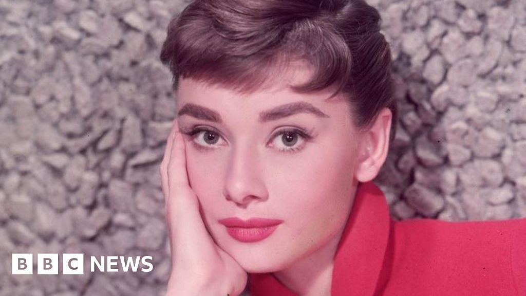 Audrey Hepburn dan Mark Bolan untuk mendapatkan plak biru di London