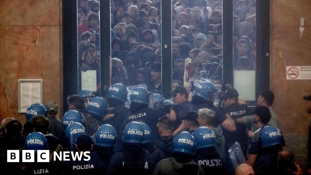 Clashes break out as Italians strike demanding action over Gaza