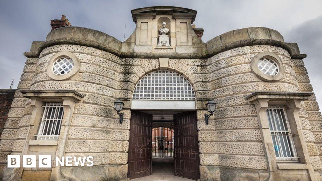 Plans lodged to knock down former Shrewsbury Prison block - BBC News