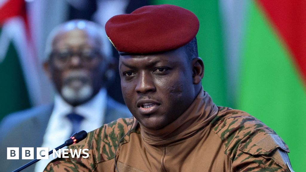 Военното правителство на Буркина Фасо обяви, че ще удължи управлението