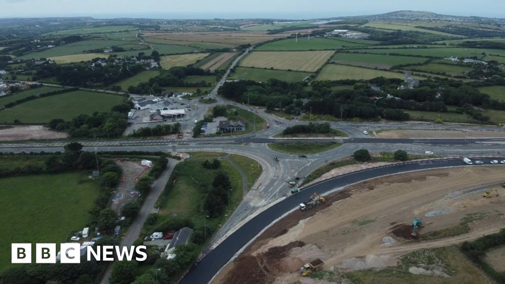 Roadworks causing further weekend closure of A30 in Cornwall - BBC News
