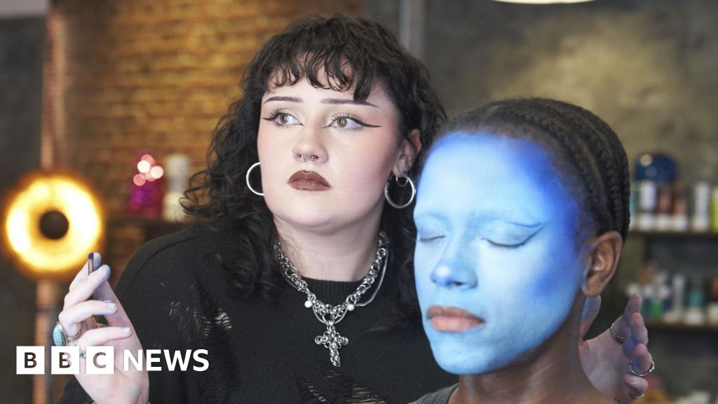 The make-up artist using colours she can't see