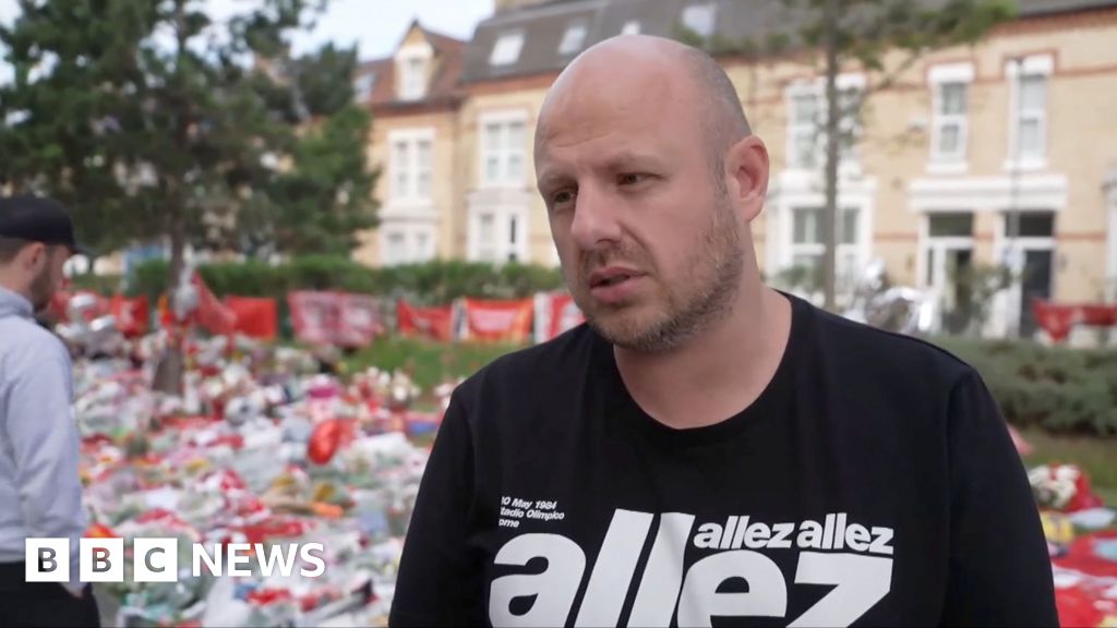 'Outpouring of grief' as Liverpool fans pay tribute to Jota