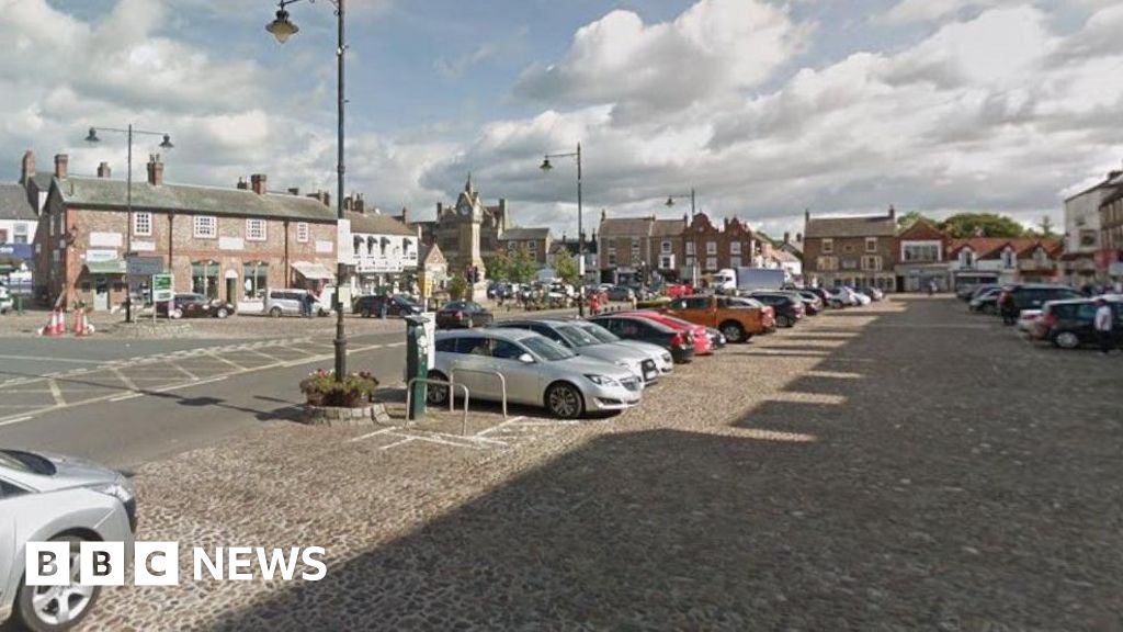 bbc.co.uk - Hayley Coyle - Thirsk delivery driver's car stolen while collecting food - BBC News