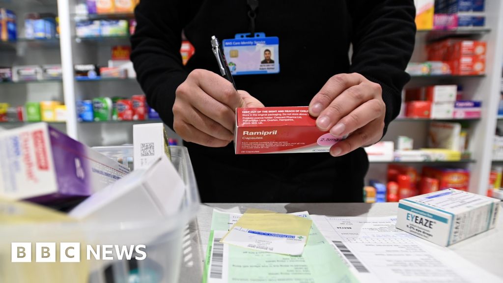 More pharmacies in England to prescribe medication from Autumn