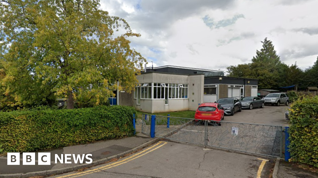 Raac: Guildford infant school gets top grades despite closure