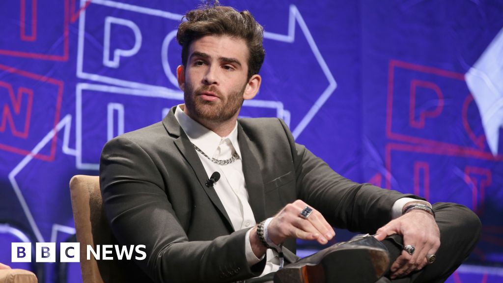 Hasan Piker: Pro-Gaza streamer detained for hours at US airport thumbnail