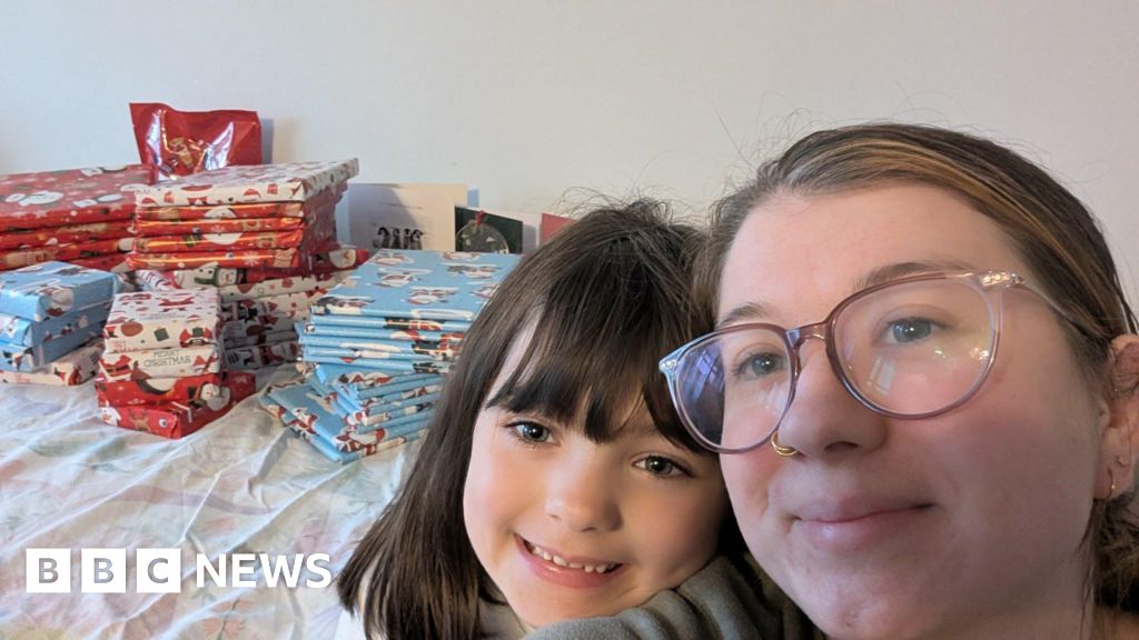 Devon mum wraps 50 gifts a day for mental health charity