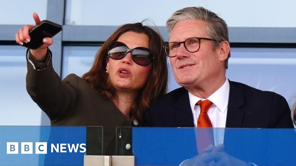 Sir Keir Starmer visits Doncaster as Jan Brueghel wins St Leger