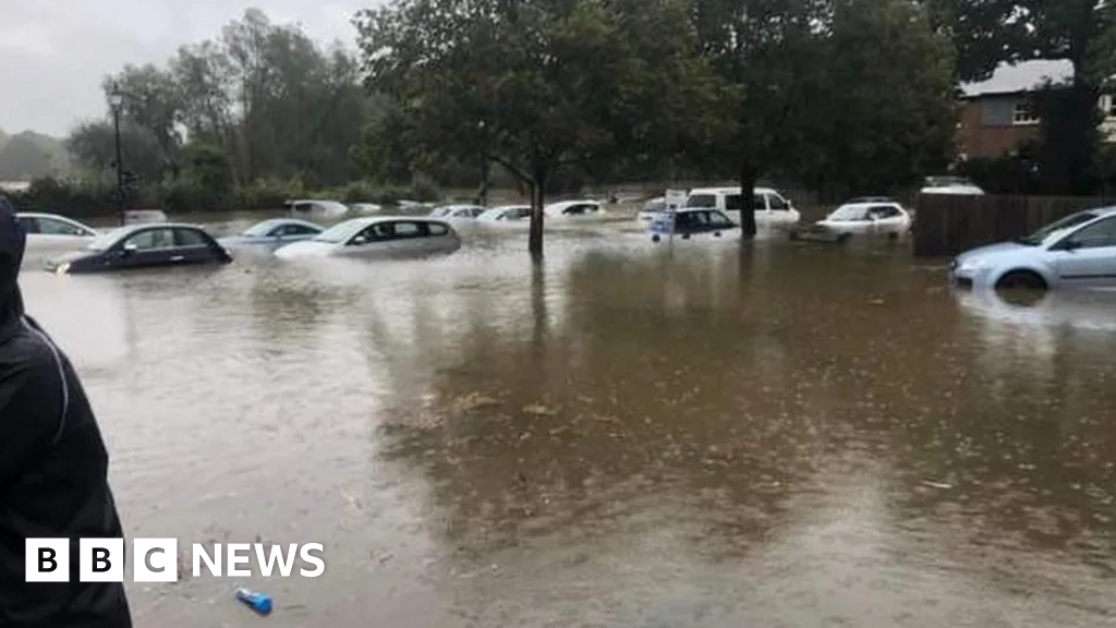 Framlingham: Storm Babet report calls for anti-flood measures - BBC News