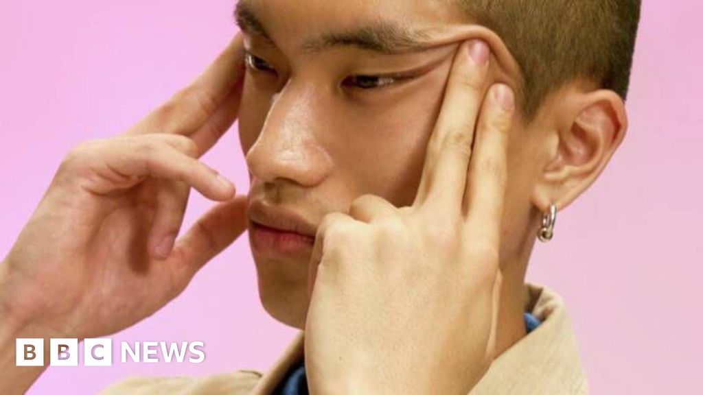 Swatch sorry for 'slanted eyes' ad after China uproar