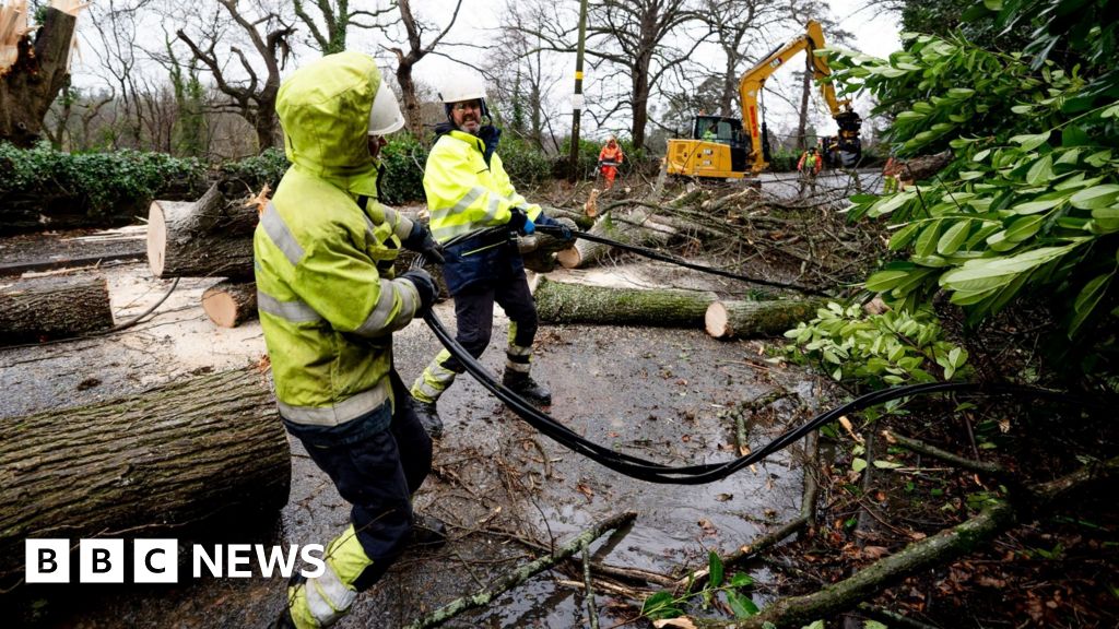 Lebih dari 35.000 masih tanpa listrik di Irlandia Utara