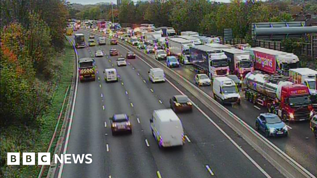 Multiple Crashes Disrupt UK and US Transport