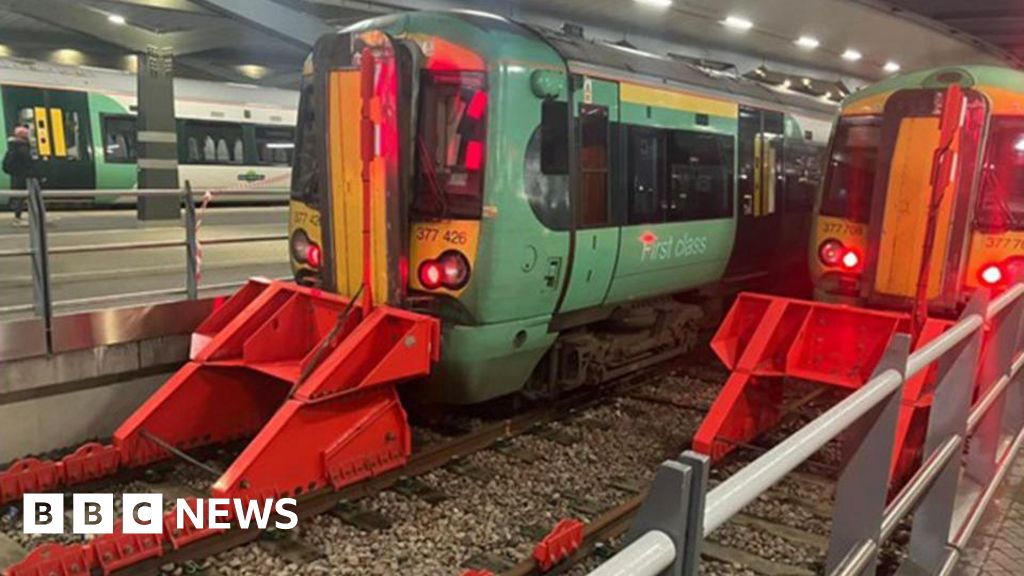 Train crashed into buffer due to driver microsleep