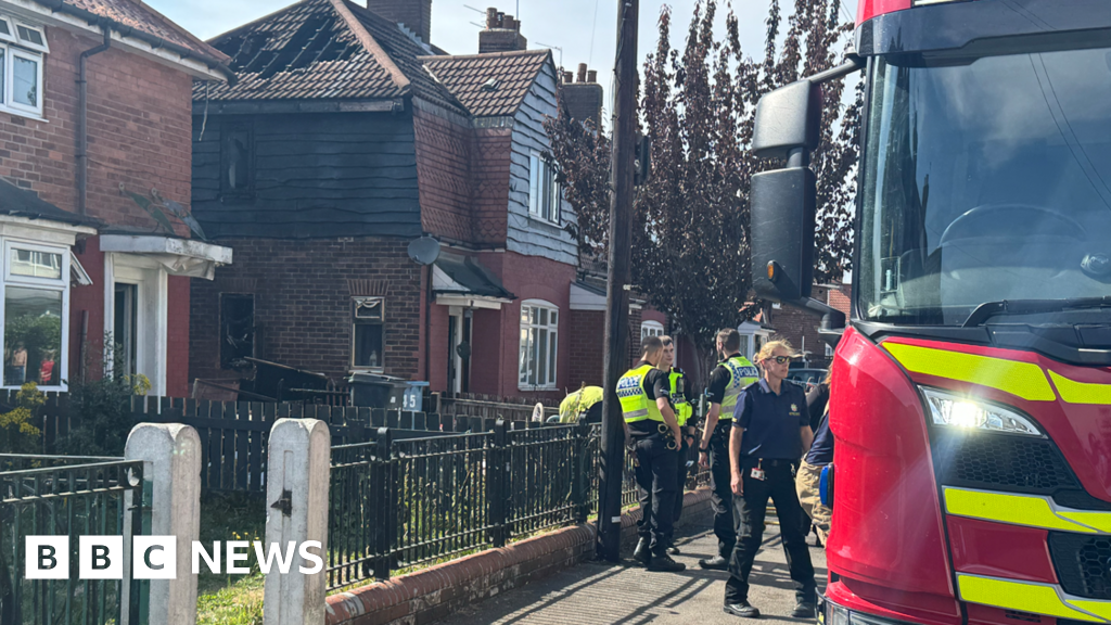 bbc.co.uk - Grace McGrory - Fire damages three houses on 26th Avenue in Hull