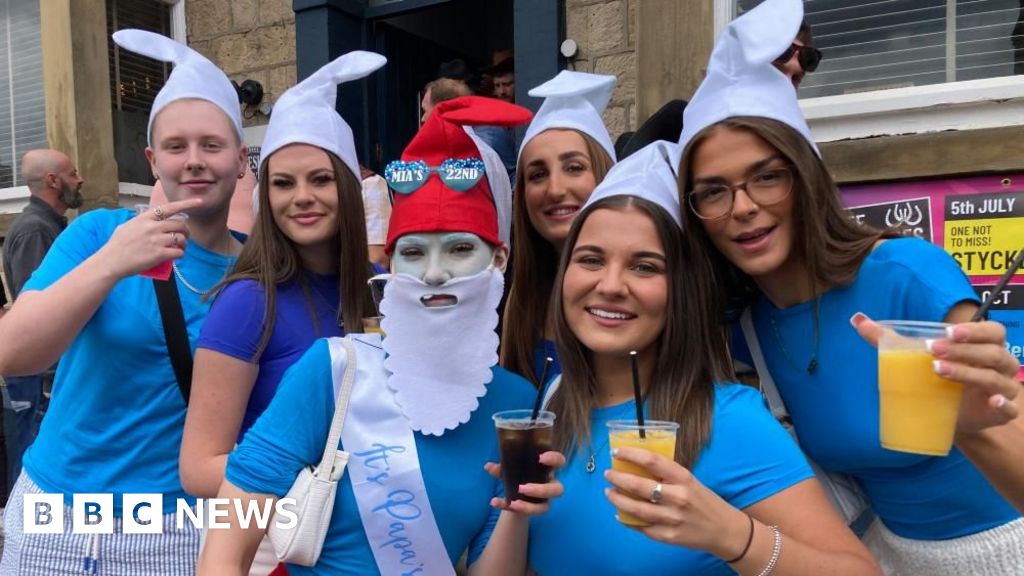 Otley Run: Pub crawl divides residents and revellers