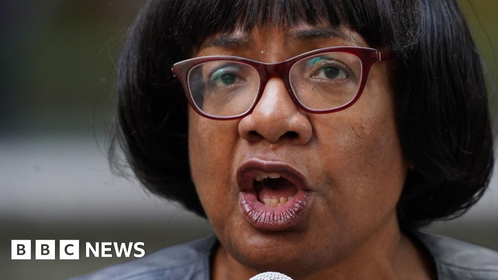 Group of Labour MPs warns Starmer over jury trial limits