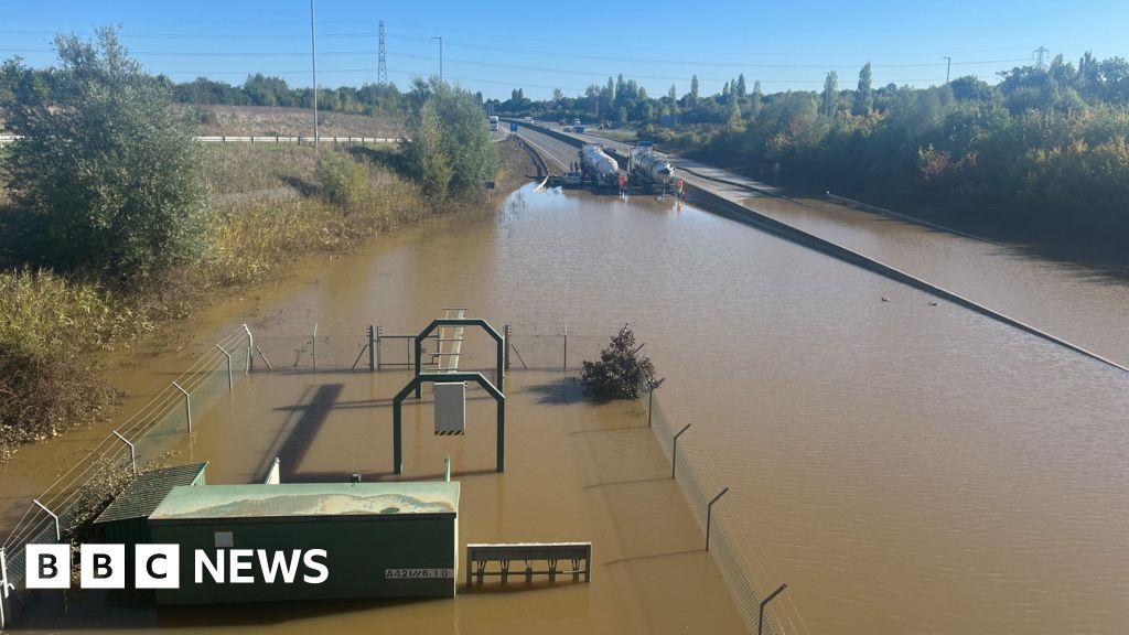 Pumping station re-emerges as Bedford A421 flooding recedes - BBC News