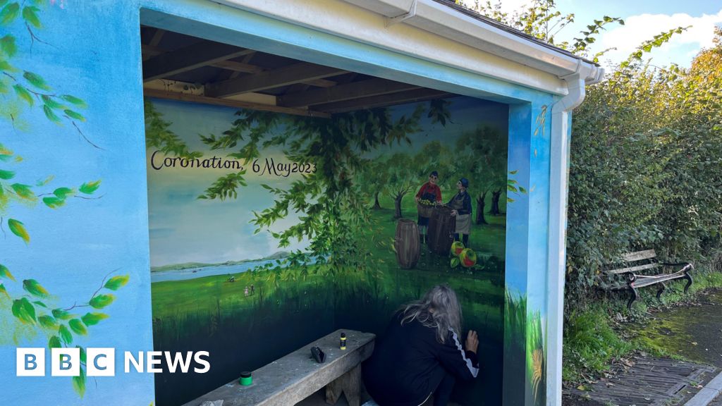 Landulph bus shelter gets artistic makeover