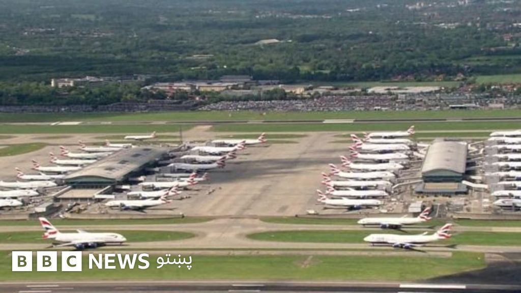 Pilot british airways. Аэропорт лондон сити. Аэропорт в лондоне сканворд. Аэропорт гатвик лондон. London city airport.