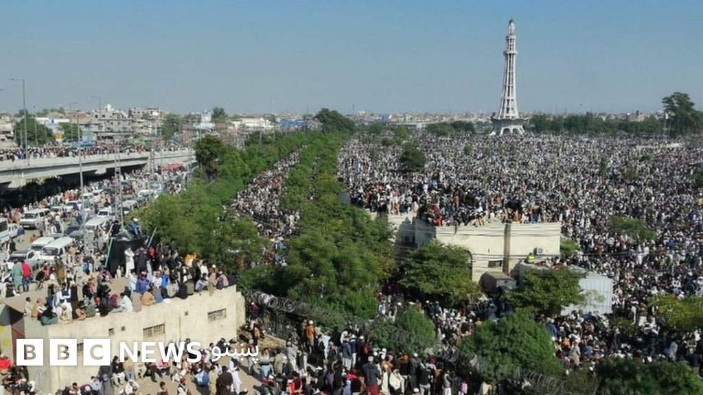 پاکستان: د خادم حسین رضوي په جنازه کې زرګونو کسانو ګډون، زوی یې ...