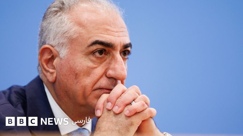 انتقاد شاهزاده رضا پهلوی از رژه با تی‌شرت ساواک