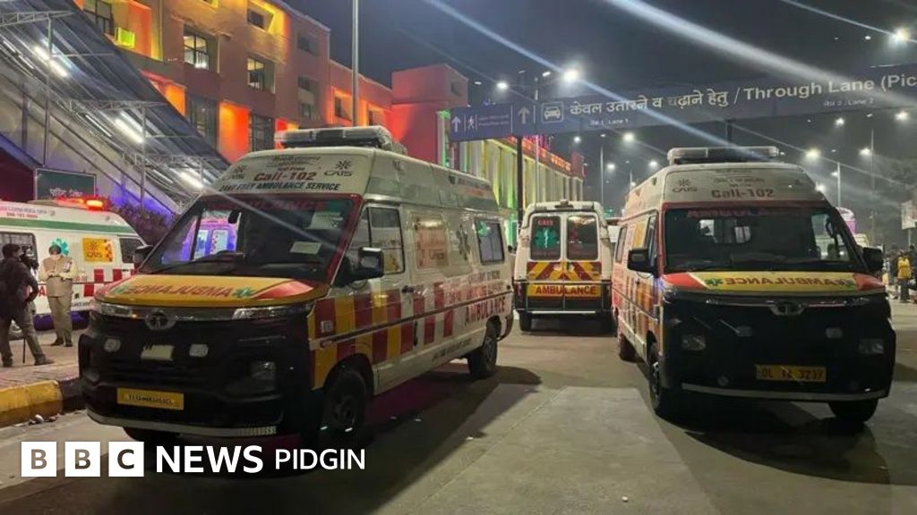 New Delhi railway station: Children dey among eighteen pipo wey die for station crush  - BBC News Pidgin