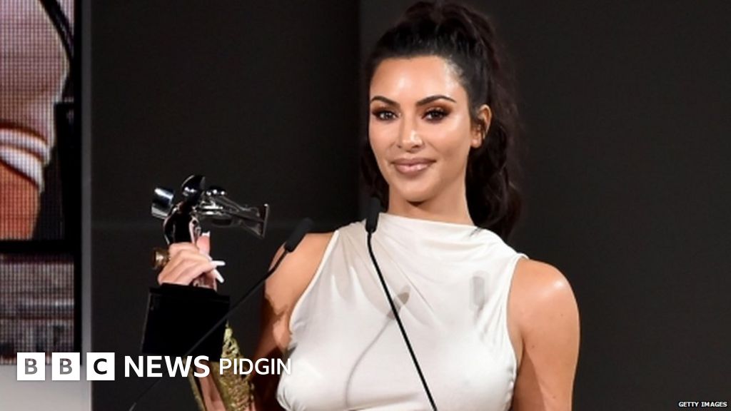 Kim Kardashian cry wen Kanye West say 100 years of slavery na ''choice(02)